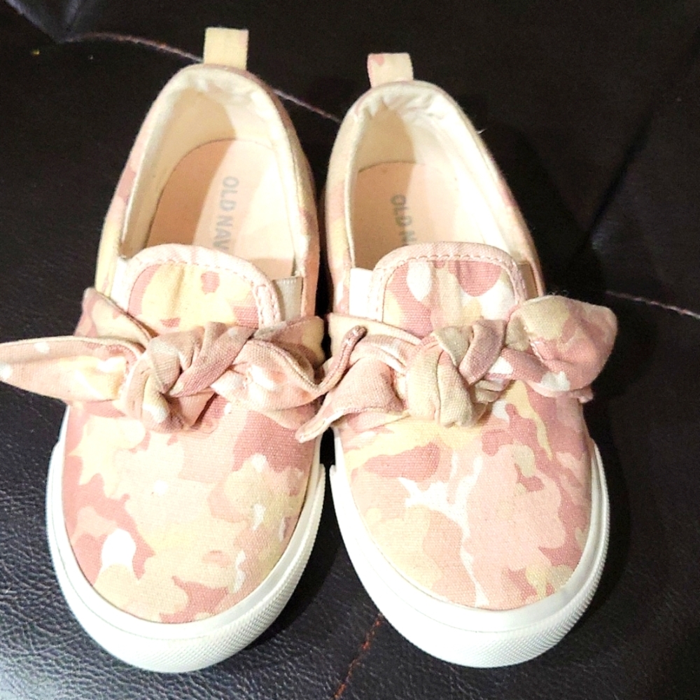 Old Navy Toddler  Van style sneakers